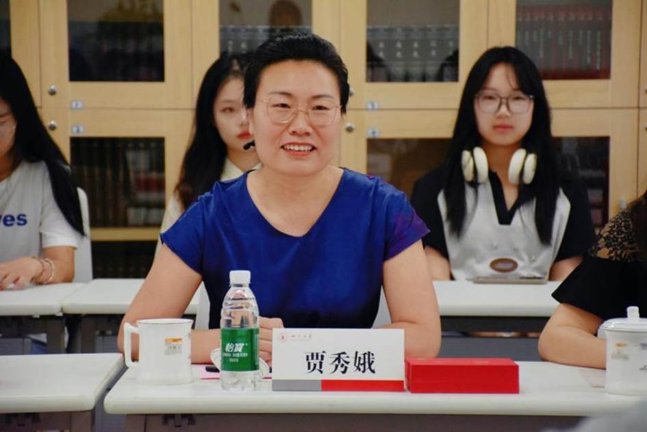 果冻传媒
教育基金会副秘书长贾秀娥发言